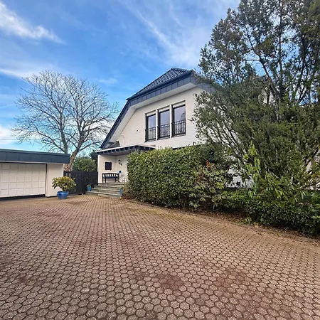 Einliegerwohnung In Einer Traumvilla *
