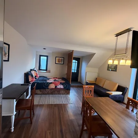 Einliegerwohnung In Einer Traumvilla *